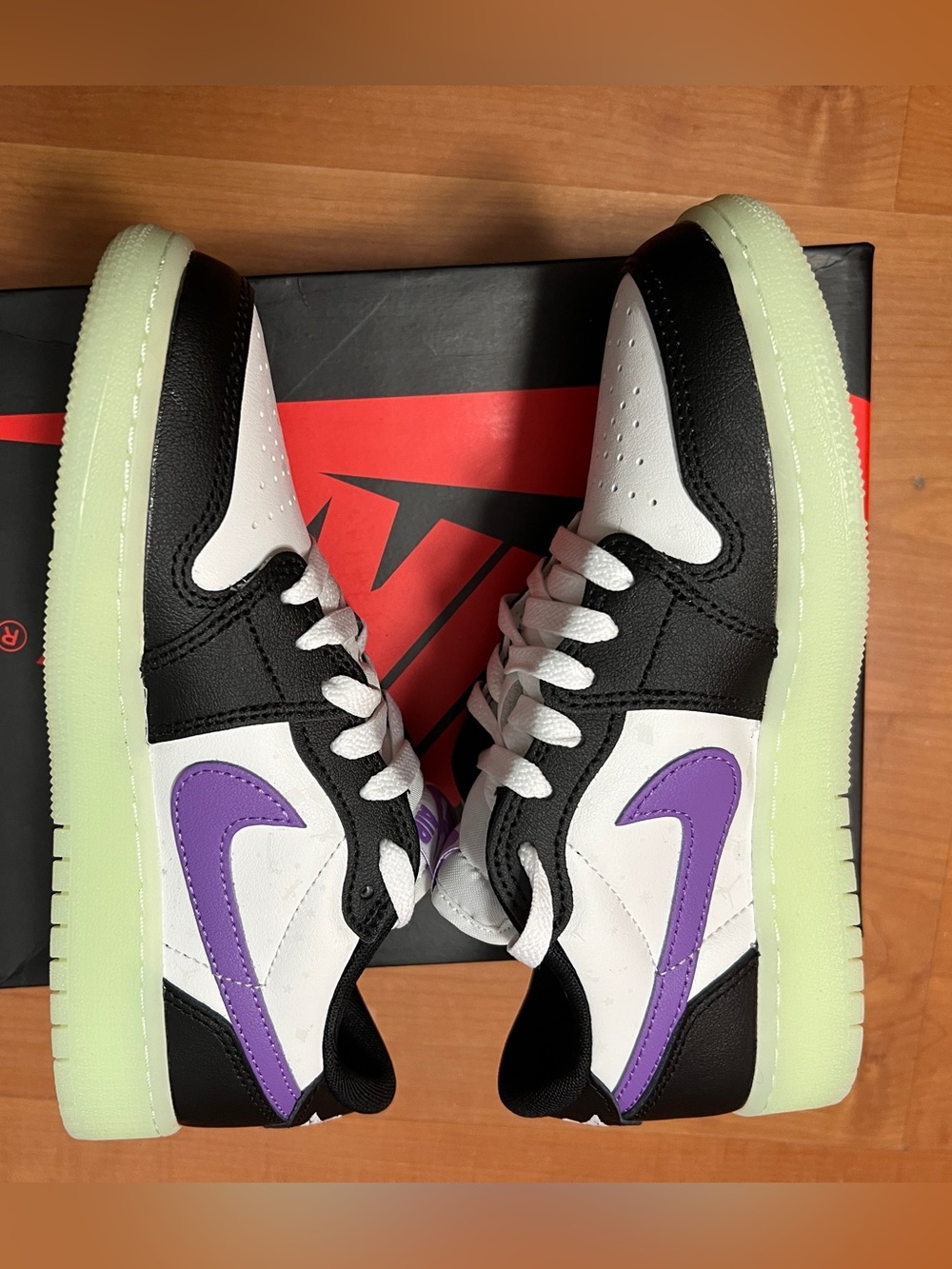 Nike air Jordan 1 retro 4Y or women’s 5.5 glow in the dark multiple features